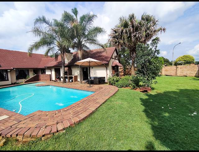4 BEDROOM FREEHOLD FOR SALE IN BRACKENHURST